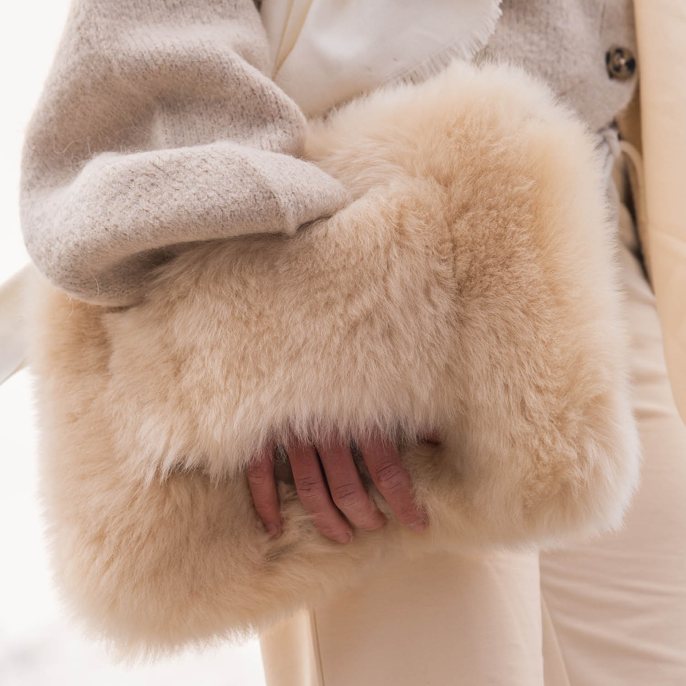 Ava clutch sheepskin 30x35cm